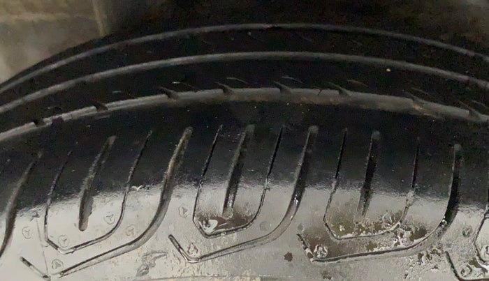 2013 Honda Brio S MT, Petrol, Manual, 1,20,695 km, Right Rear Tyre Tread