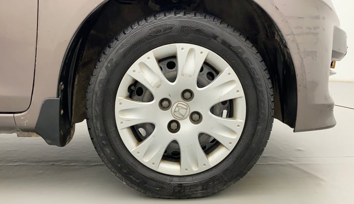 2013 Honda Brio S MT, Petrol, Manual, 1,20,695 km, Right Front Wheel