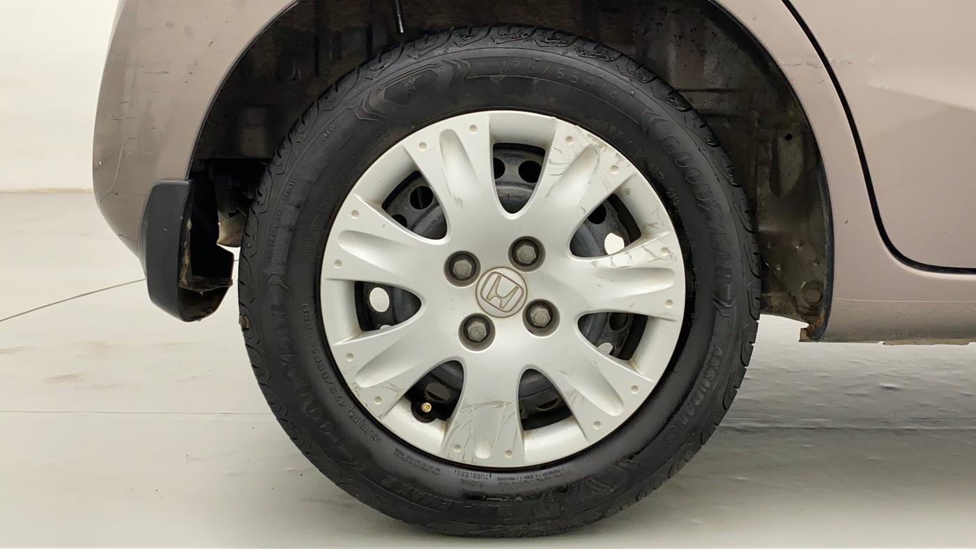 2013 Honda Brio S MT, Petrol, Manual, 1,20,695 km, Right Rear Wheel