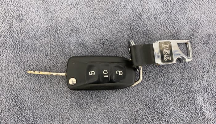 2016 Tata Tiago XZ PETROL, CNG, Manual, 74,519 km, Key Close Up