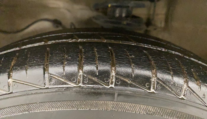 2020 Maruti Alto VXI, Petrol, Manual, 33,279 km, Left Front Tyre Tread