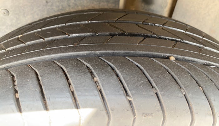 2021 MG HECTOR PLUS SHARP 2.0 DIESEL TURBO MT 6-STR, Diesel, Manual, 1,30,986 km, Left Rear Tyre Tread