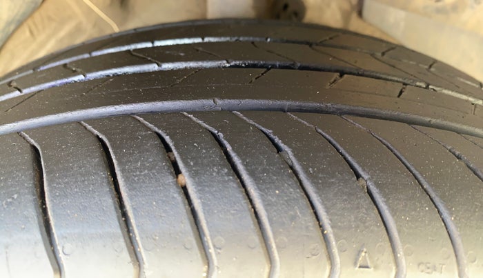 2021 MG HECTOR PLUS SHARP 2.0 DIESEL TURBO MT 6-STR, Diesel, Manual, 1,30,986 km, Right Front Tyre Tread