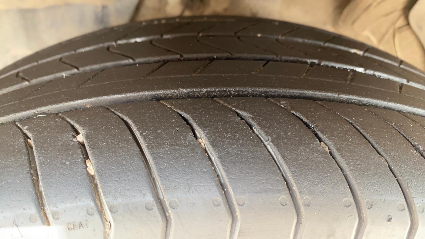 2021 MG HECTOR PLUS SHARP 2.0 DIESEL TURBO MT 6-STR, Diesel, Manual, 1,31,080 km, Left Front Tyre Tread