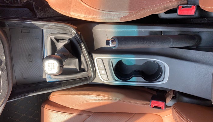 2021 MG HECTOR PLUS SHARP 2.0 DIESEL TURBO MT 6-STR, Diesel, Manual, 1,30,986 km, Gear Lever