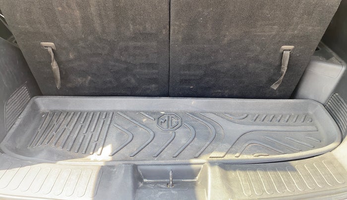 2021 MG HECTOR PLUS SHARP 2.0 DIESEL TURBO MT 6-STR, Diesel, Manual, 1,30,986 km, Boot Inside