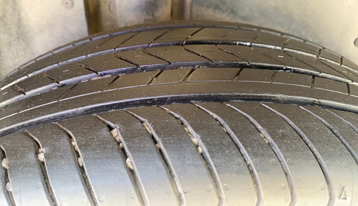 2021 MG HECTOR PLUS SHARP 2.0 DIESEL TURBO MT 6-STR, Diesel, Manual, 1,30,986 km, Right Rear Tyre Tread