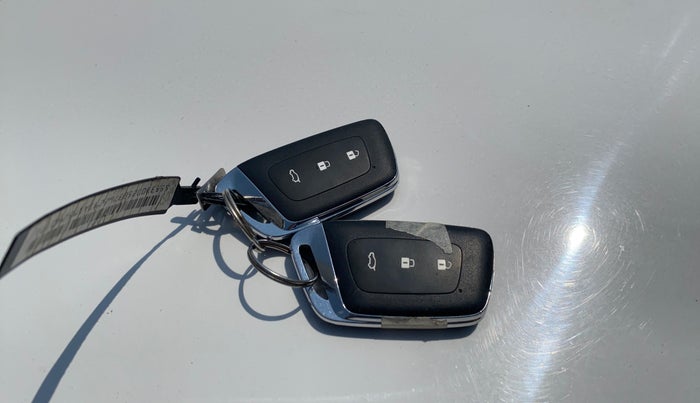 2021 MG HECTOR PLUS SHARP 2.0 DIESEL TURBO MT 6-STR, Diesel, Manual, 1,30,986 km, Key Close Up