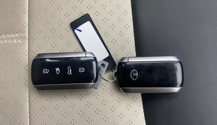 2025 Tata Curvv Creative 1.2 Petrol 6MT, Petrol, Manual, 13,302 km, Key Close Up