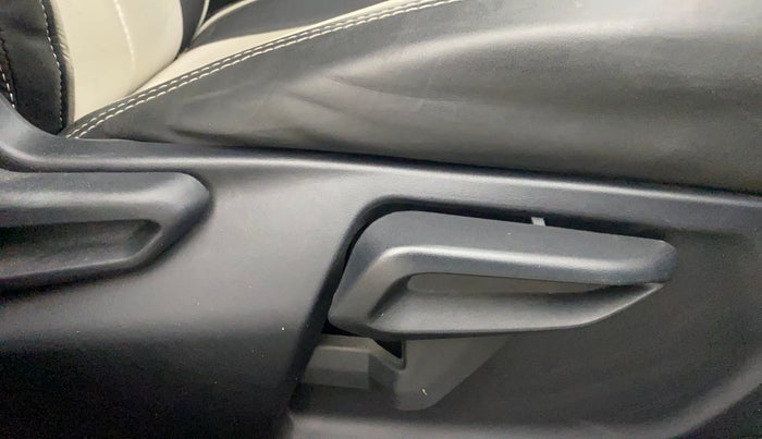 2025 Tata Curvv Creative 1.2 Petrol 6MT, Petrol, Manual, 13,302 km, Driver Side Adjustment Panel