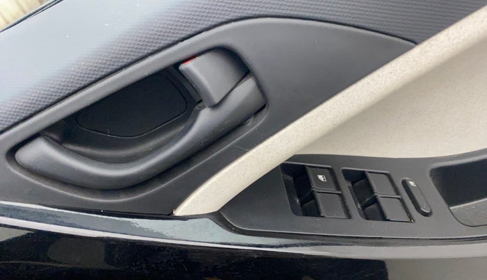 2025 Tata Curvv Creative 1.2 Petrol 6MT, Petrol, Manual, 13,302 km, Driver Side Door Panels Control