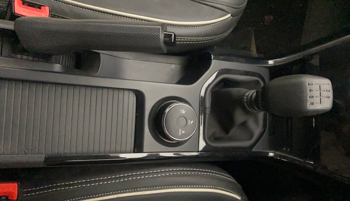 2025 Tata Curvv Creative 1.2 Petrol 6MT, Petrol, Manual, 13,302 km, Gear Lever