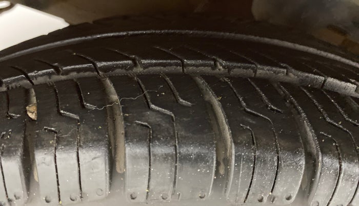 2010 Hyundai i10 SPORTZ 1.2, Petrol, Manual, 49,722 km, Left Front Tyre Tread