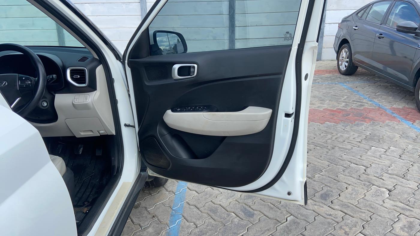 2022 Hyundai VENUE S PLUS 1.5 CRDI, Diesel, Manual, 67,006 km, Driver Side Door Panels Control