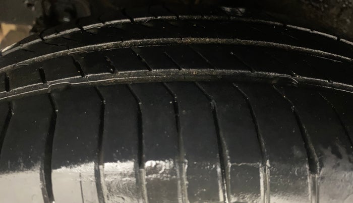 2014 Hyundai Grand i10 SPORTZ 1.2 KAPPA VTVT, Petrol, Manual, 66,342 km, Right Rear Tyre Tread