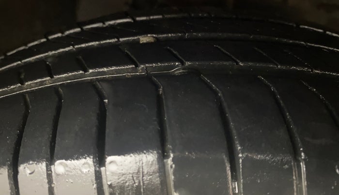 2014 Hyundai Grand i10 SPORTZ 1.2 KAPPA VTVT, Petrol, Manual, 66,342 km, Right Front Tyre Tread