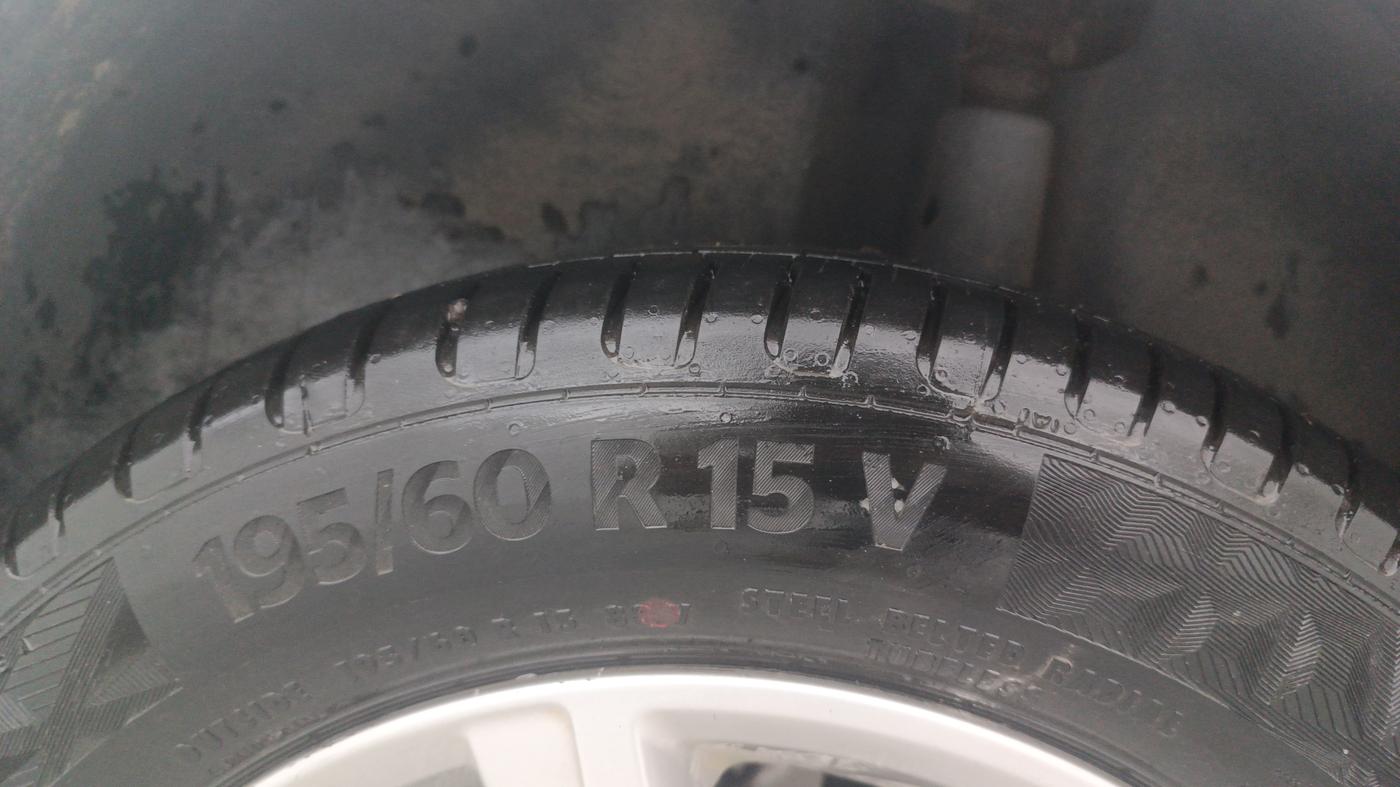 2014 Volkswagen Polo HIGHLINE1.2L, Petrol, Manual, 85,387 km, Left Rear Tyre Tread