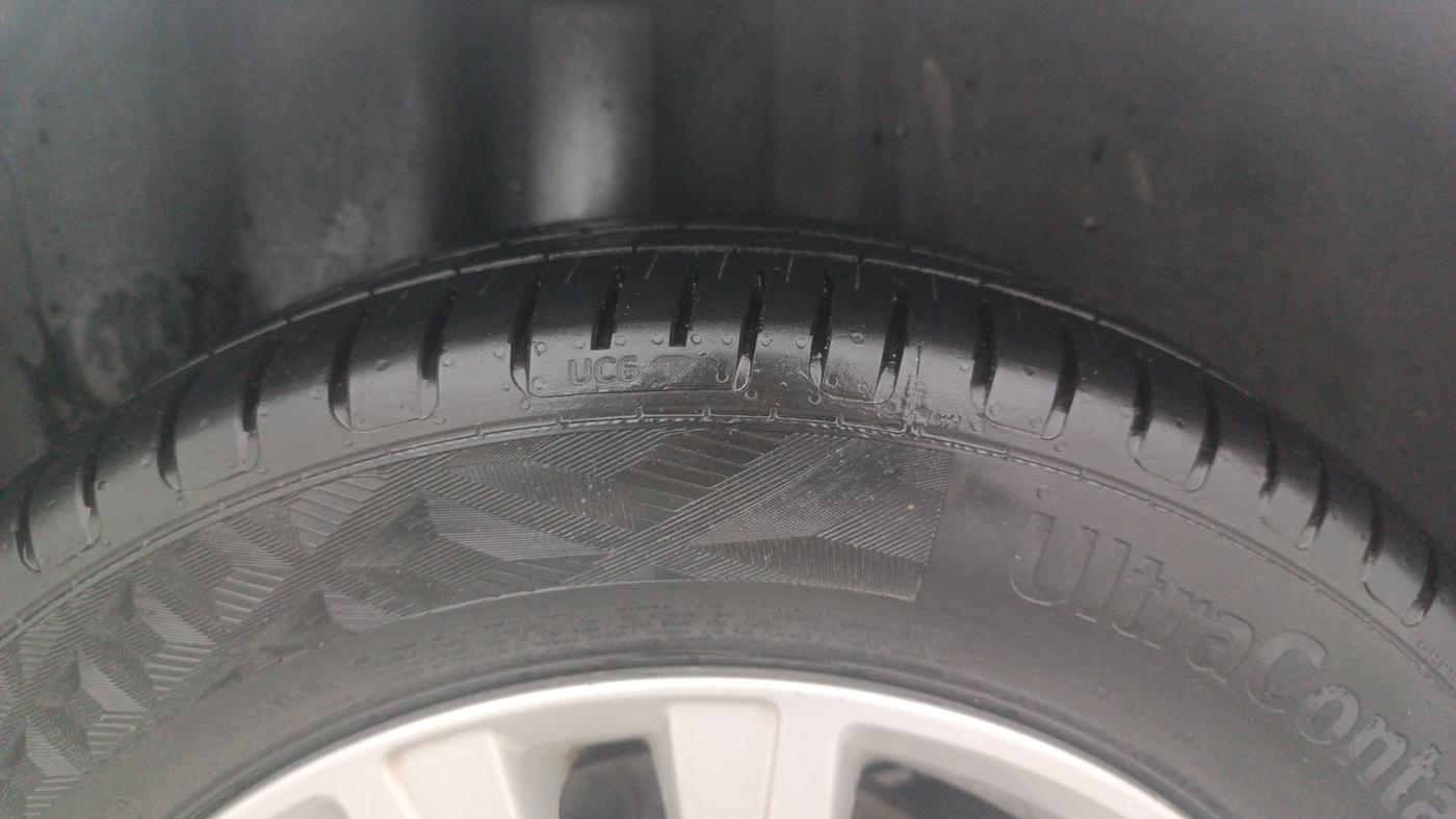 2014 Volkswagen Polo HIGHLINE1.2L, Petrol, Manual, 85,387 km, Right Rear Tyre Tread
