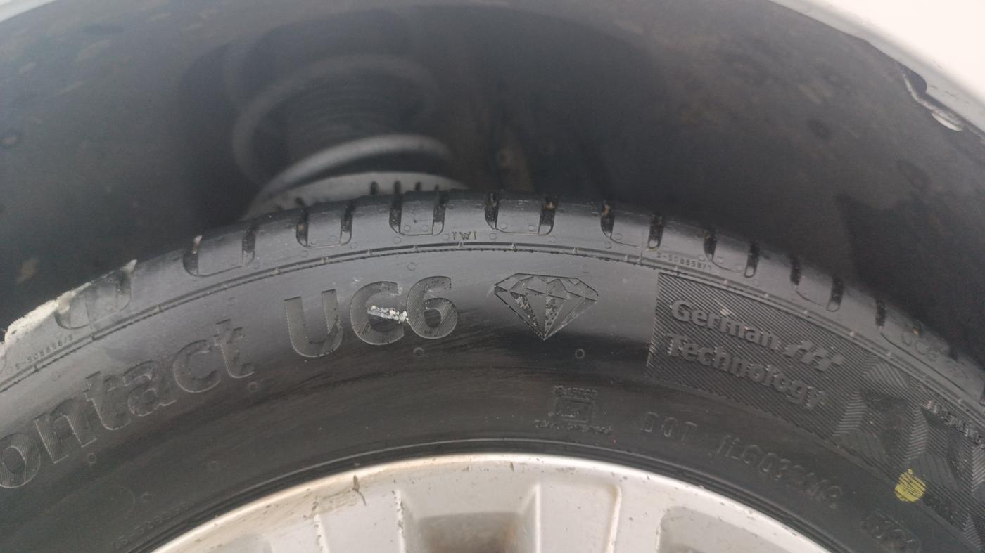 2014 Volkswagen Polo HIGHLINE1.2L, Petrol, Manual, 85,387 km, Left Front Tyre Tread