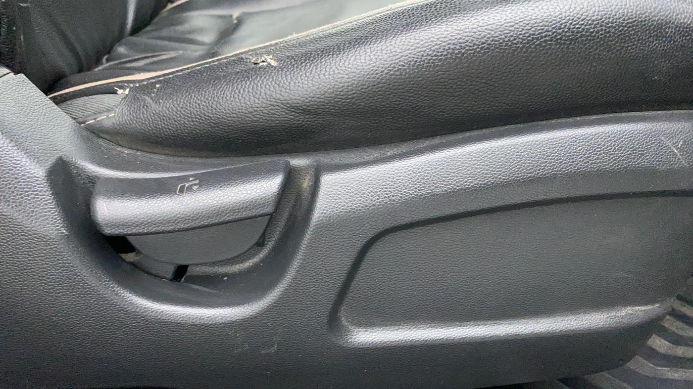 2016 Hyundai Elite i20 MAGNA 1.2, Petrol, Manual, 91,720 km, Driver Side Adjustment Panel
