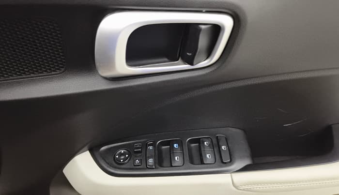 2023 Hyundai VENUE SX (O) 1.0 TURBO DCT, Petrol, Automatic, 19,423 km, Driver Side Door Panels Control