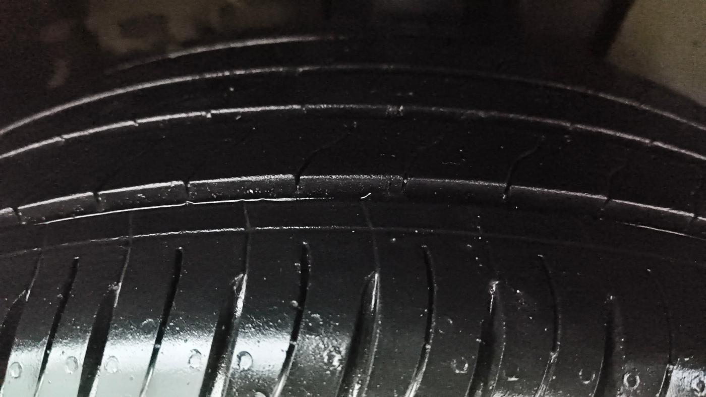 2023 Hyundai VENUE SX (O) 1.0 TURBO DCT, Petrol, Automatic, 19,423 km, Right Front Tyre Tread