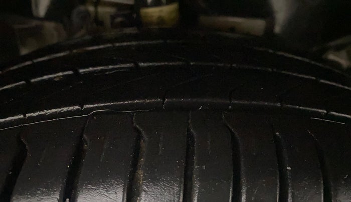 2021 Ford Ecosport TITANIUM 1.5 SPORTS(SUNROOF) PETROL, Petrol, Manual, 52,630 km, Right Front Tyre Tread