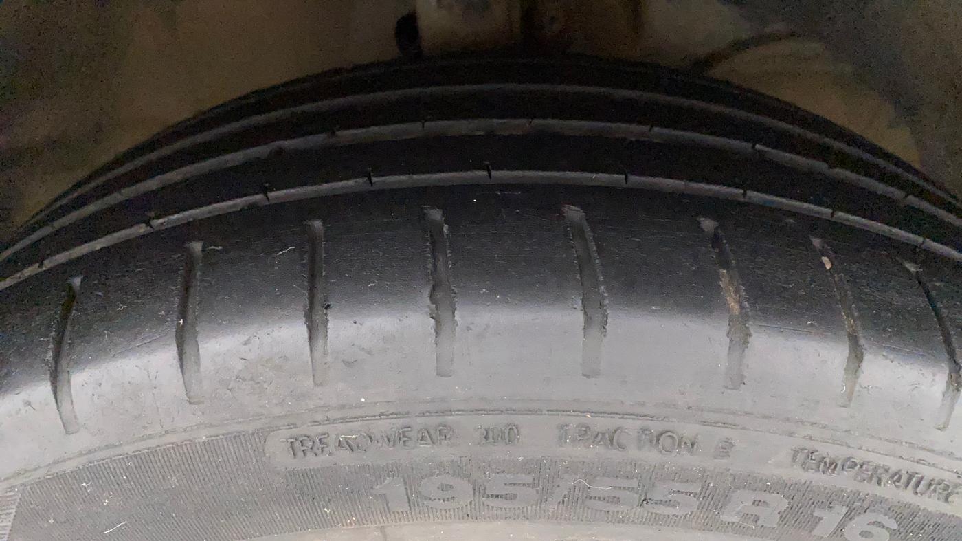 2020 Toyota Glanza V CVT, Petrol, Automatic, 56,118 km, Right Front Tyre Tread