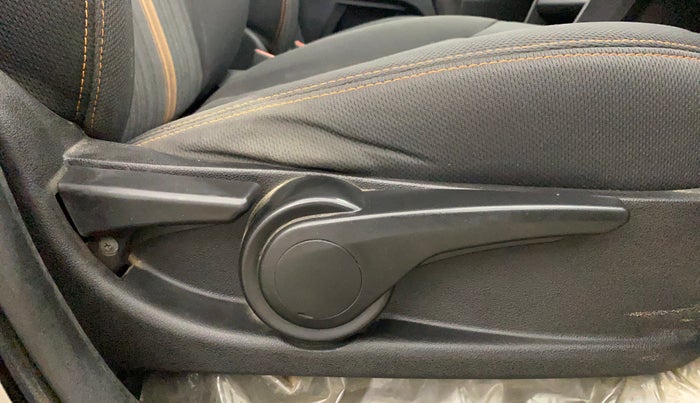 2019 Tata TIAGO NRG PETROL, CNG, Manual, 1,03,582 km, Driver Side Adjustment Panel