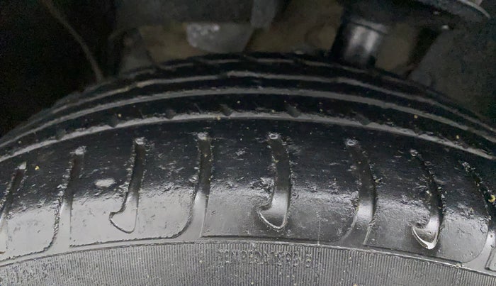 2018 Renault Duster RXS CVT, Petrol, Automatic, 39,420 km, Left Front Tyre Tread