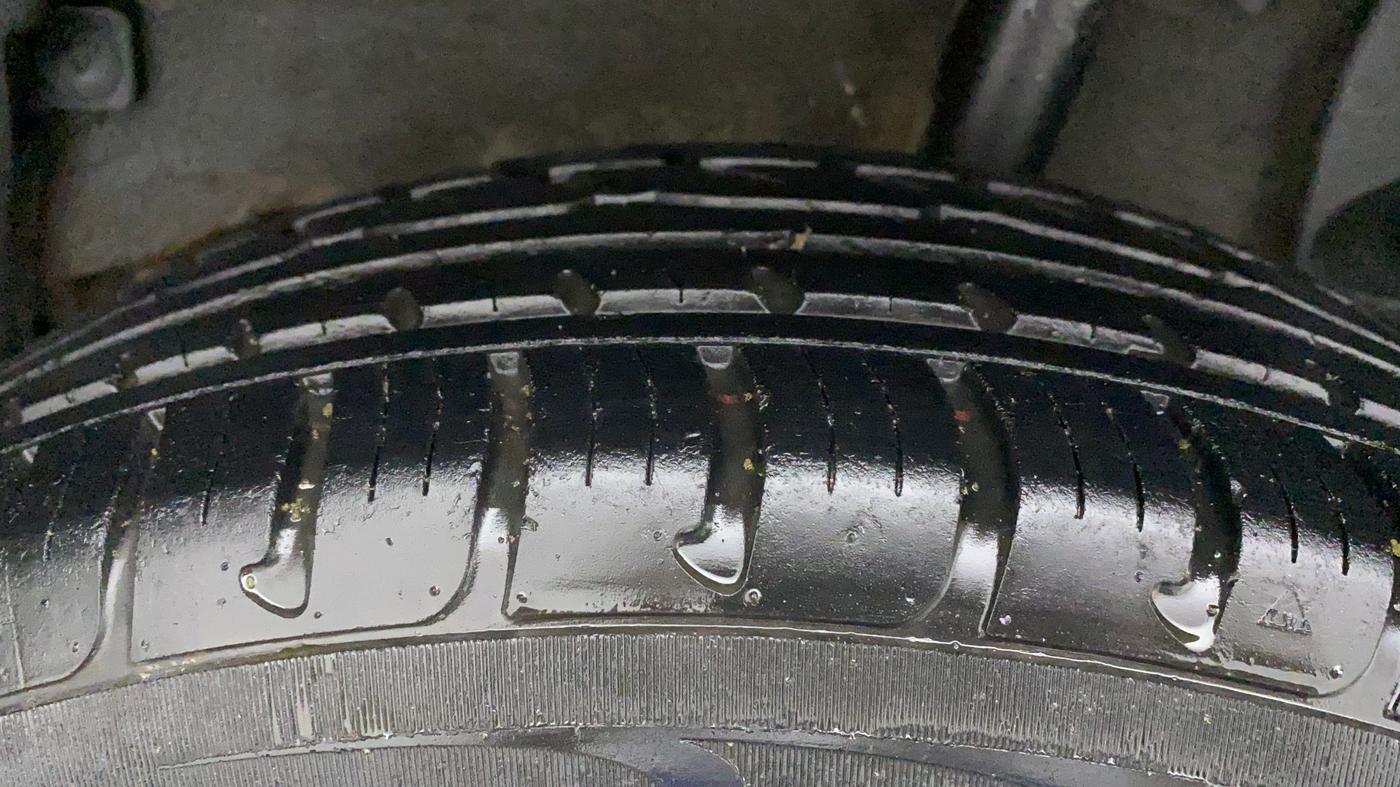 2018 Renault Duster RXS CVT, Petrol, Automatic, 39,420 km, Left Rear Tyre Tread