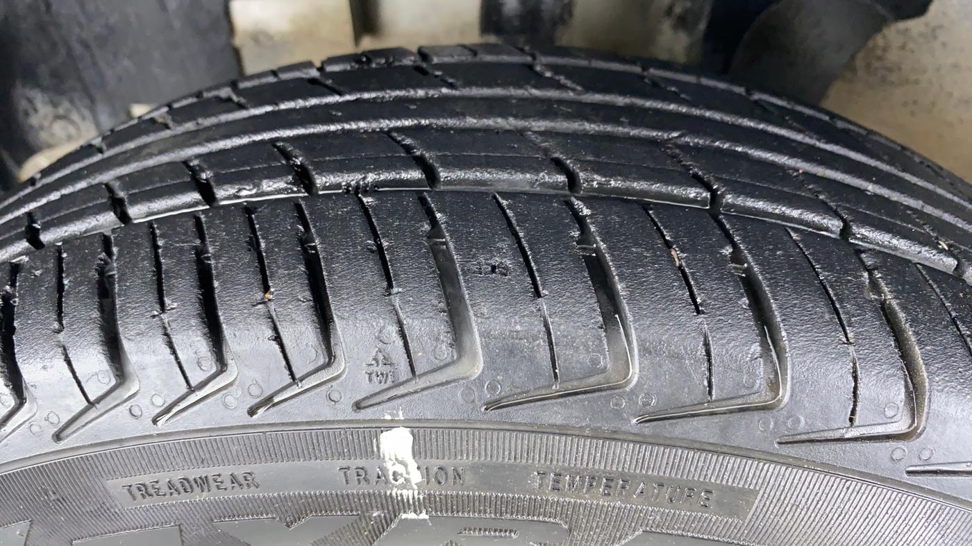 2016 Renault Kwid RXL, Petrol, Manual, 32,816 km, Left Front Tyre Tread