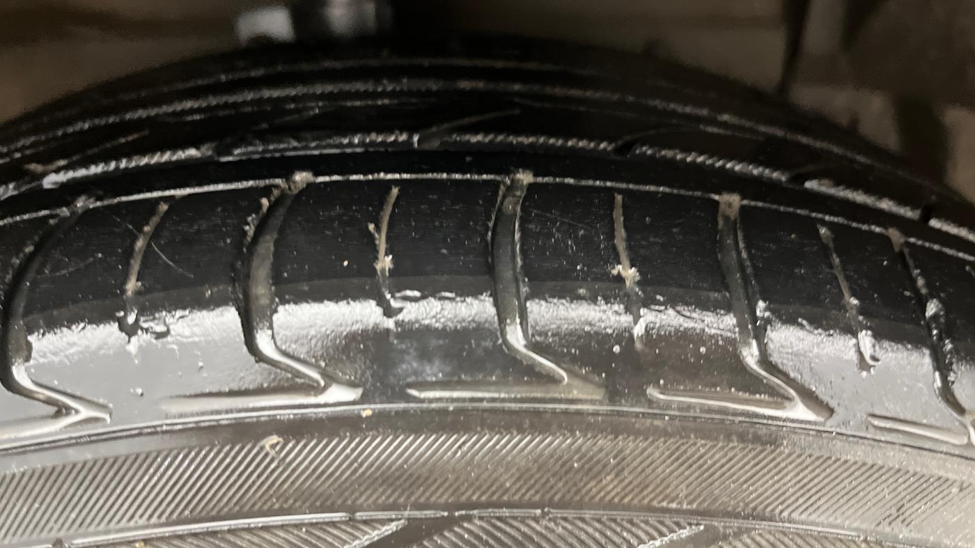 2016 Maruti Ciaz ZXI+ RS, Petrol, Manual, 1,03,516 km, Right Front Tyre Tread