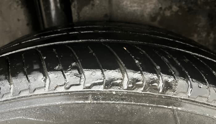 2016 Maruti Ciaz ZXI+ RS, Petrol, Manual, 1,03,516 km, Right Rear Tyre Tread