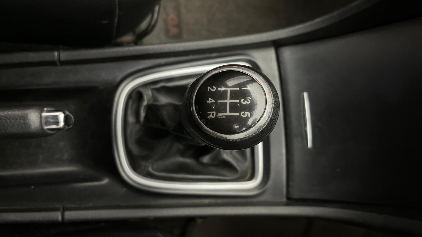 2016 Maruti Ciaz ZXI+ RS, Petrol, Manual, 1,03,516 km, Gear Lever