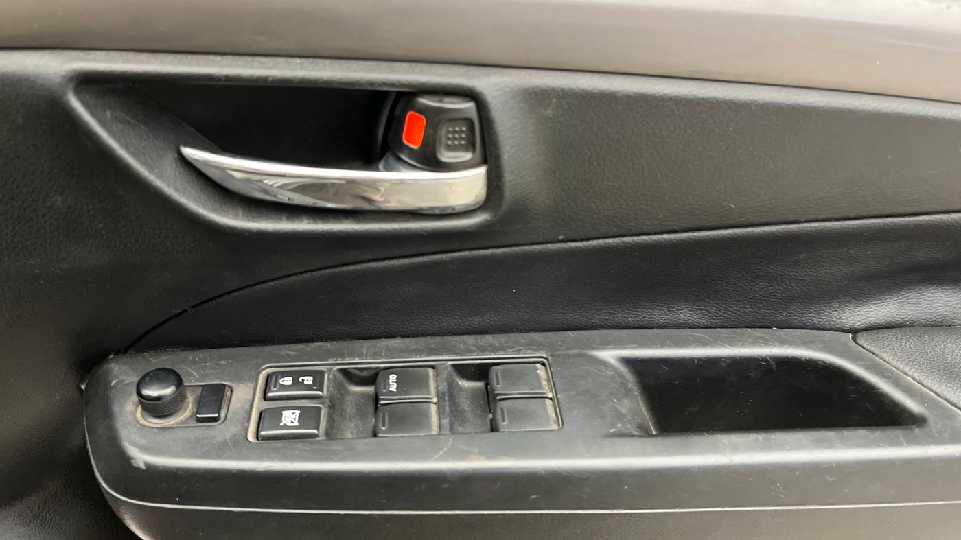 2016 Maruti Ciaz ZXI+ RS, Petrol, Manual, 1,03,516 km, Driver Side Door Panels Control