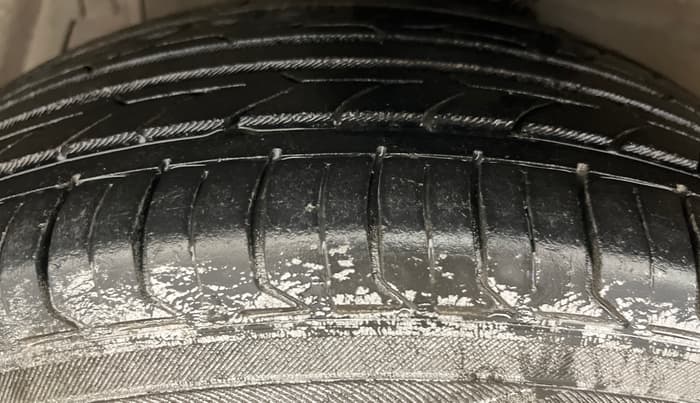 2016 Maruti Ciaz ZXI+ RS, Petrol, Manual, 1,03,516 km, Left Front Tyre Tread