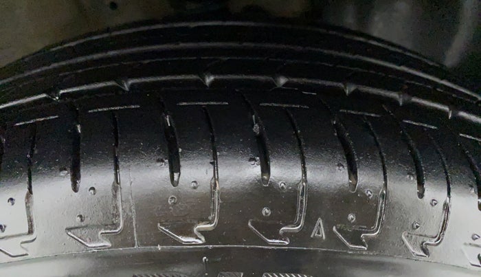 2021 Maruti IGNIS ALPHA 1.2 K12 AMT, Petrol, Automatic, 3,462 km, Right Front Tyre Tread