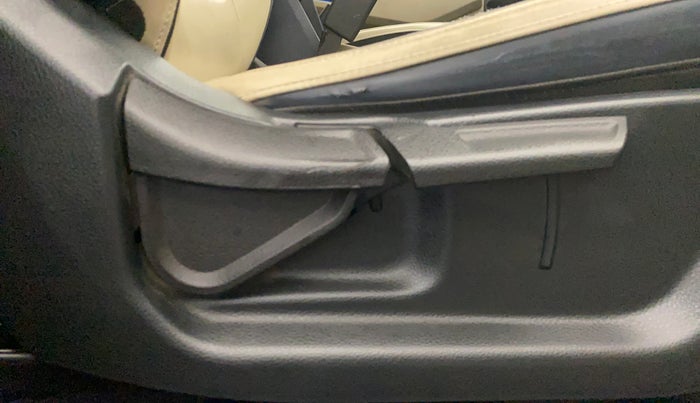 2022 KIA CARENS LUXURY PLUS 1.4 PETROL 7 STR, Petrol, Manual, 29,070 km, Driver Side Adjustment Panel