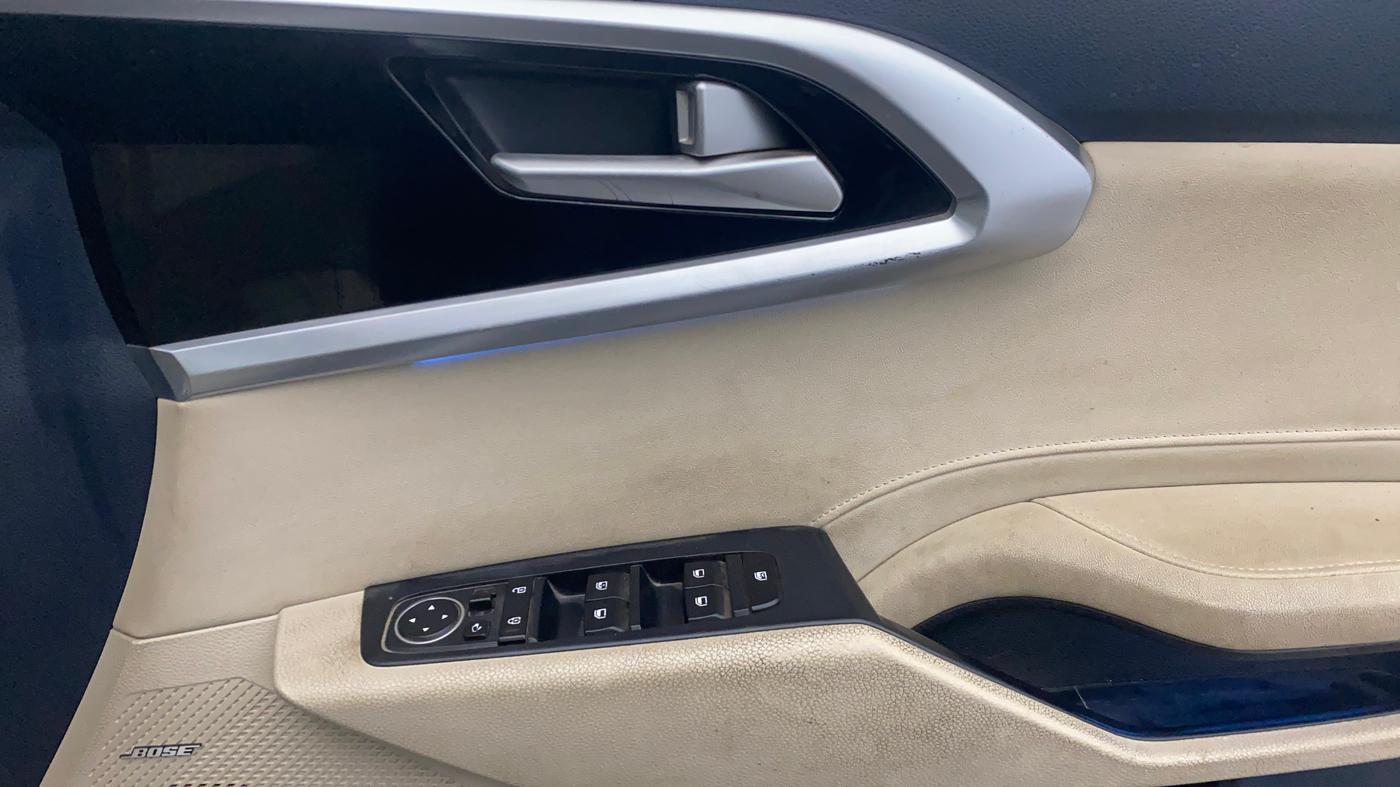 2022 KIA CARENS LUXURY PLUS 1.4 PETROL 7 STR, Petrol, Manual, 29,070 km, Driver Side Door Panels Control