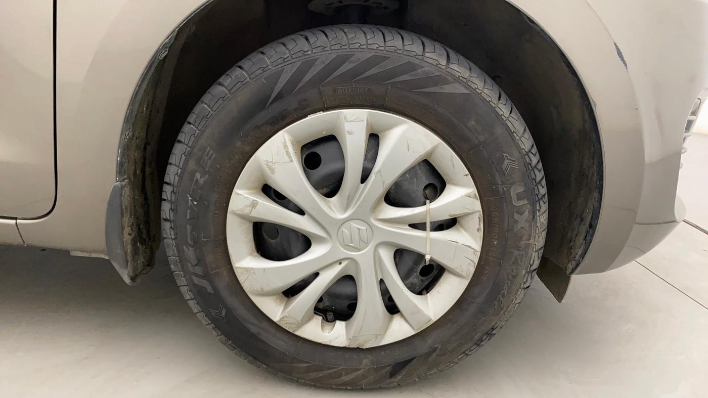 2022 Maruti Swift VXI, Petrol, Manual, 31,947 km, Right Front Wheel