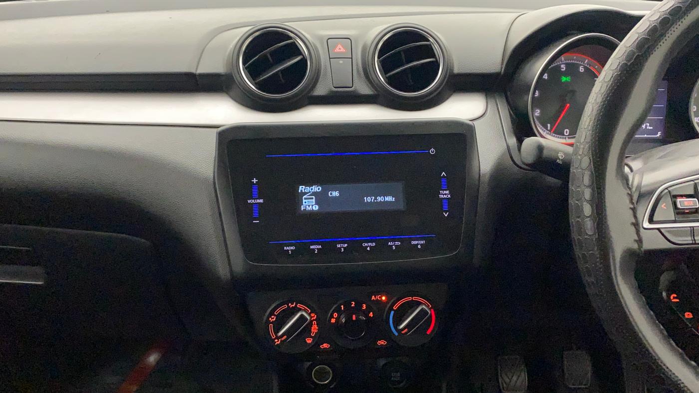 2022 Maruti Swift VXI, Petrol, Manual, 31,947 km, Air Conditioner
