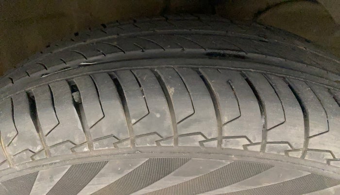 2022 Maruti Swift VXI, Petrol, Manual, 31,947 km, Right Front Tyre Tread