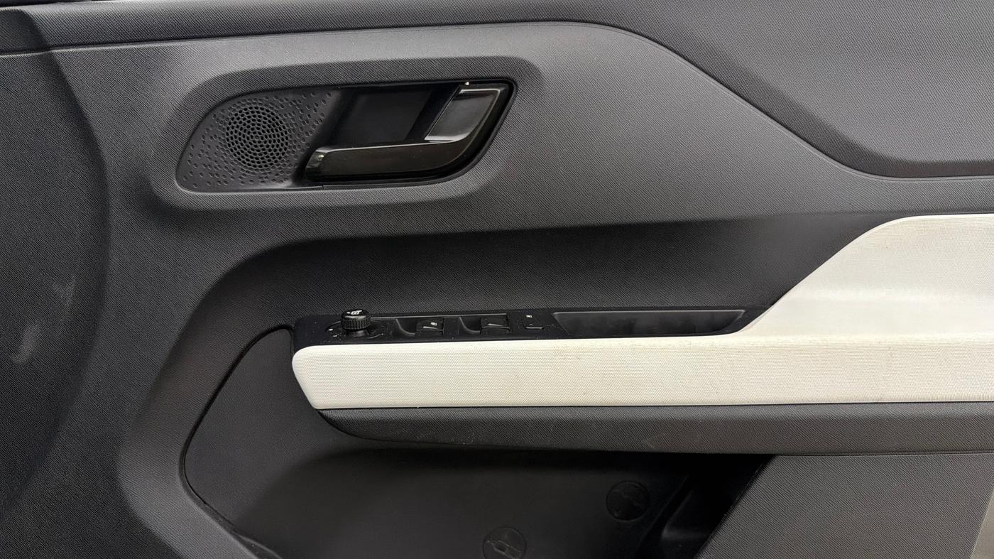 2023 Tata PUNCH ACCOMPLISHED DAZZLE SUNROOF CNG MT, CNG, Manual, 56,886 km, Driver Side Door Panels Control