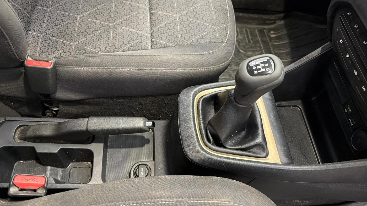 2023 Tata PUNCH ACCOMPLISHED DAZZLE SUNROOF CNG MT, CNG, Manual, 56,886 km, Gear Lever