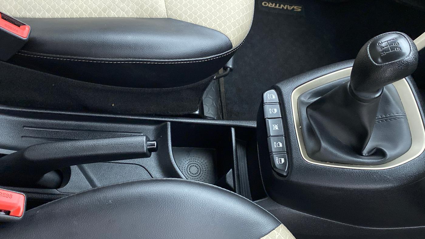 2018 Hyundai NEW SANTRO ASTA 1.1 MT, Petrol, Manual, 28,045 km, Gear Lever