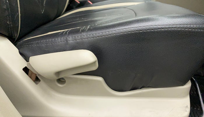 2016 Maruti Celerio VXI CNG D, CNG, Manual, 95,037 km, Driver Side Adjustment Panel