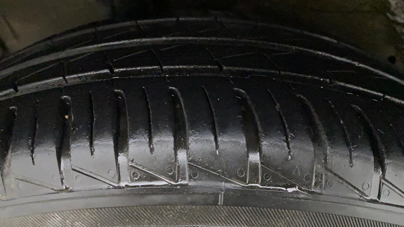 2016 Maruti Celerio VXI CNG D, CNG, Manual, 95,037 km, Right Front Tyre Tread