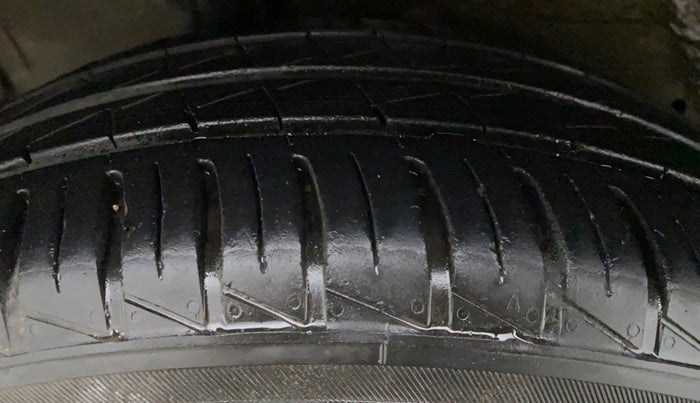 2016 Maruti Celerio VXI CNG D, CNG, Manual, 95,037 km, Right Front Tyre Tread