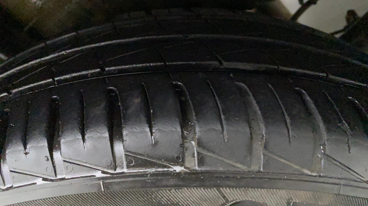 2016 Maruti Celerio VXI CNG D, CNG, Manual, 95,037 km, Left Front Tyre Tread